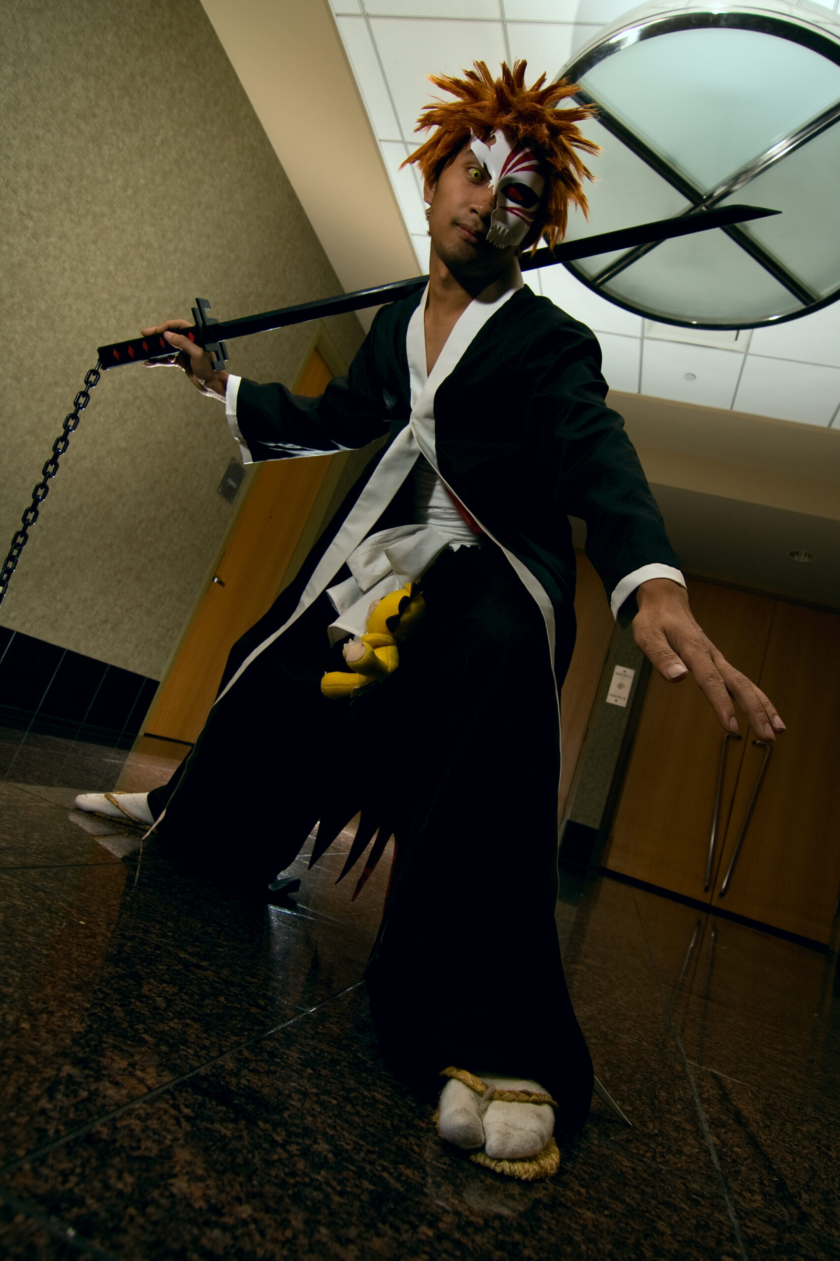Cosplay de la espada bankai de Ichigo Kurosaki en Youmacon